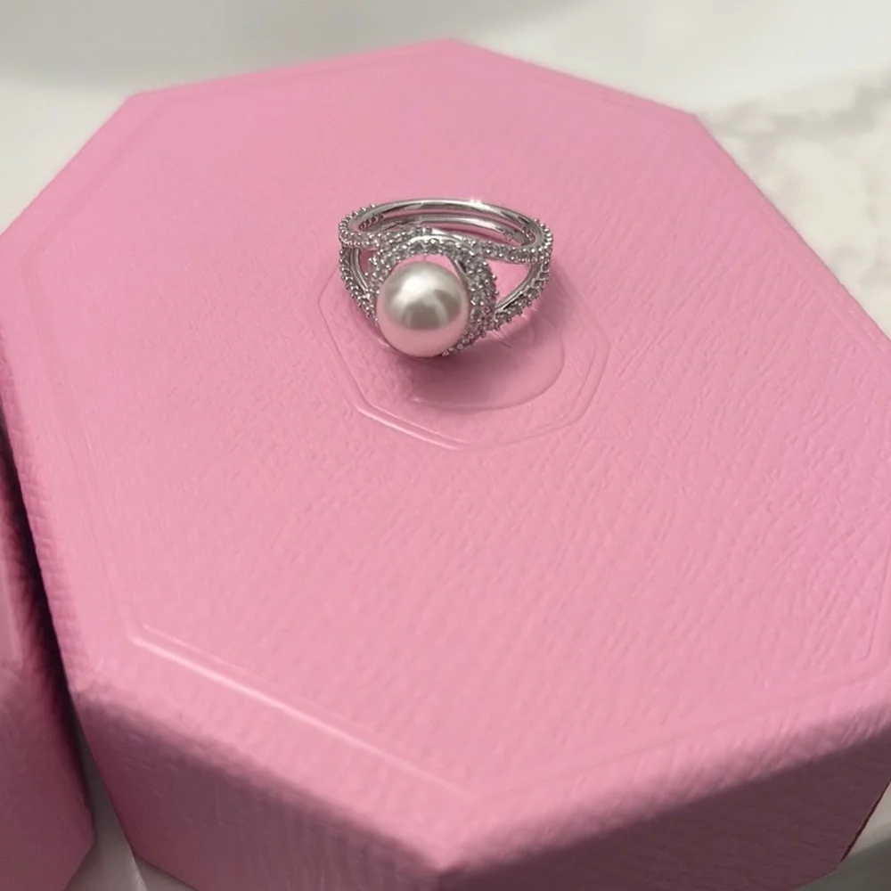 Swarovski Pearl and Silver Ring - Picture 2 of 3